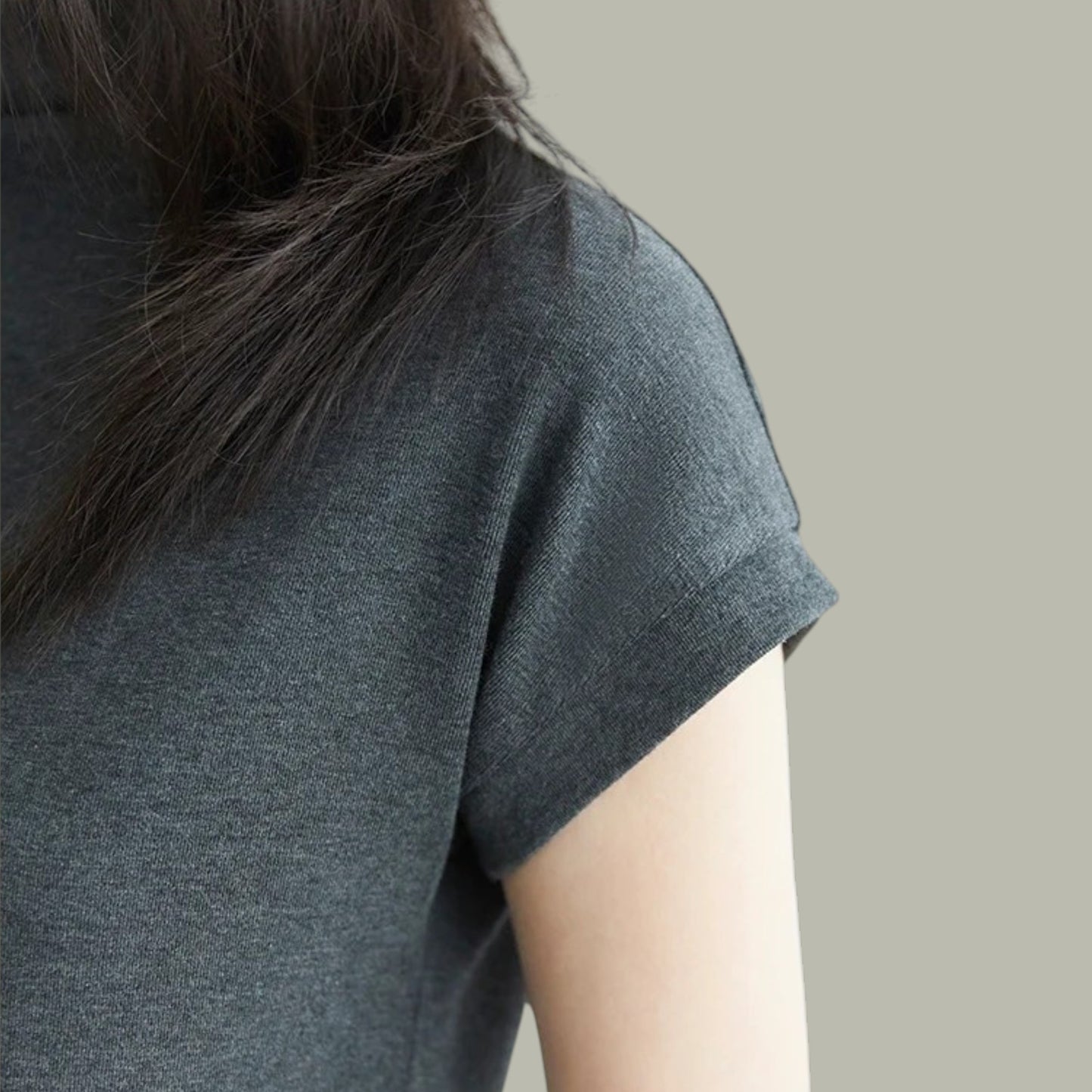 ハーフハイネック スリムフィット Tシャツ